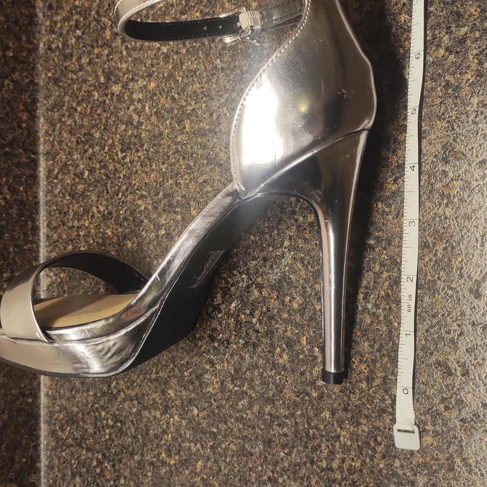 Sale!🔥G by Guess Silver Mirror Metallic Stiletto High Heels EUC! - Picture 12 of 13